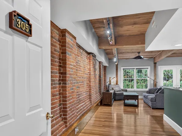 7 Chester Road #305, Derry, NH 03038