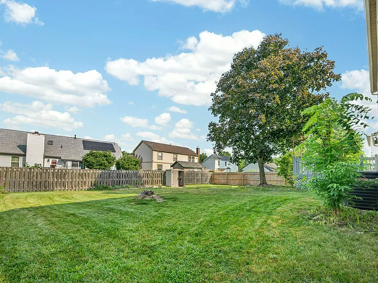 8472 Kingsley Dr — Photo 32