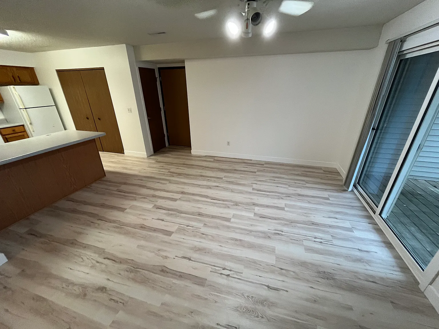 2 bed, 880 sqft, $1,200 — Photo 2