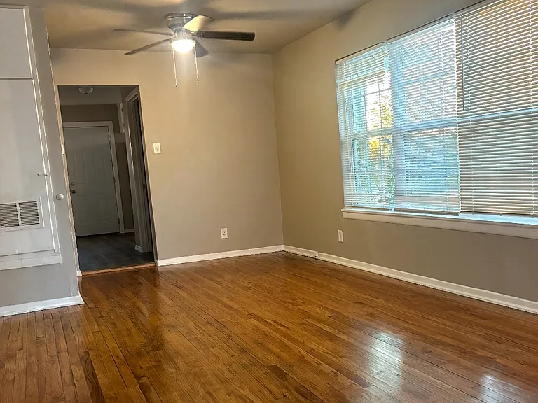 57 Mundt St #B — Photo 4