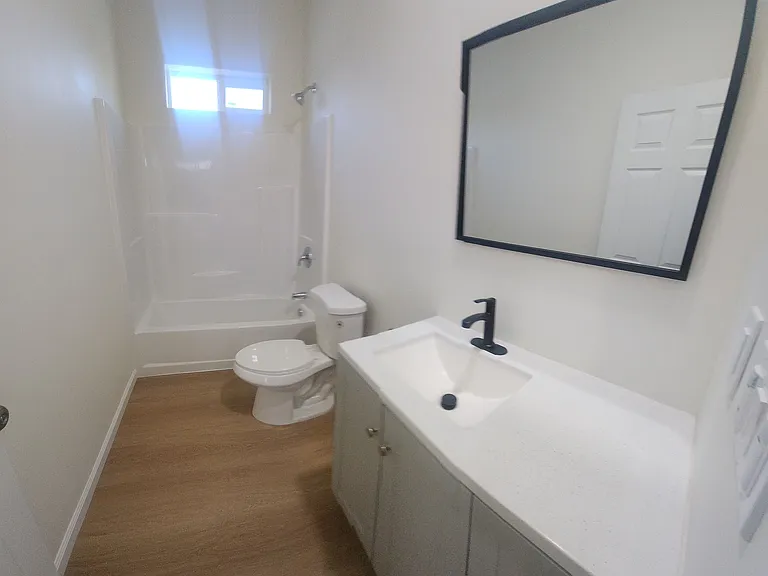 556 W Foothill Blvd — Photo 29