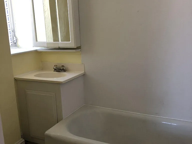 1 Chatham Rd #5 — Photo 2