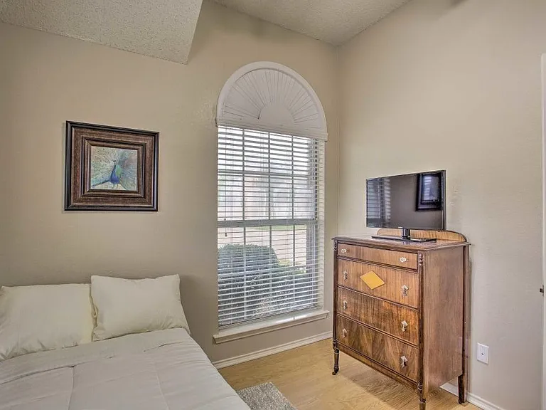 6325 Wildhaven Dr — Photo 17