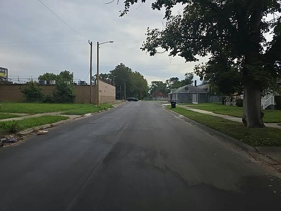 5th image of 19147 Lindsay St