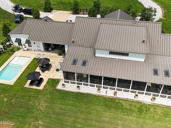 2nd image of 828 Little Egypt Rd