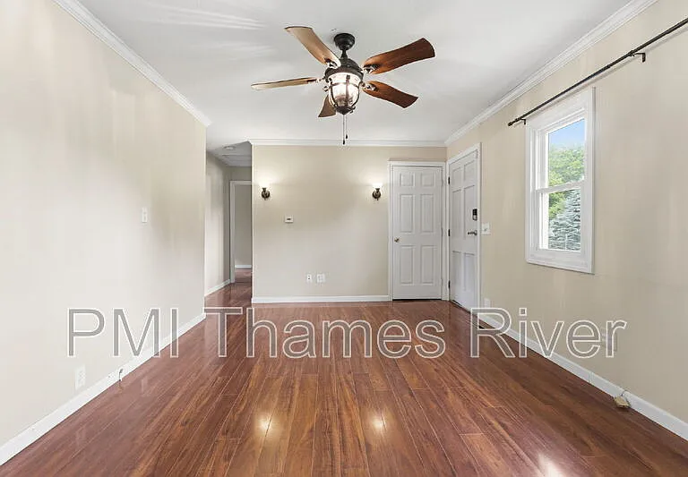 98 Oslo St — Photo 37