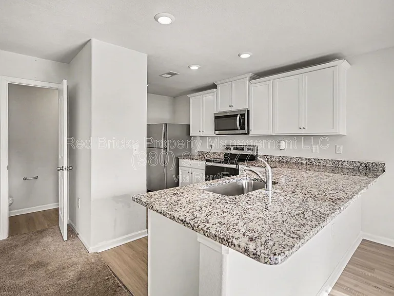 7112 Galway City St — Photo 13