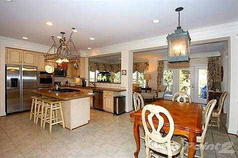 Kitchen-Breakfast Area