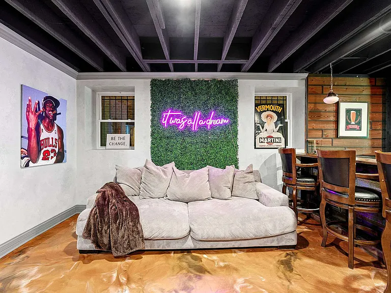 Building's Lounge