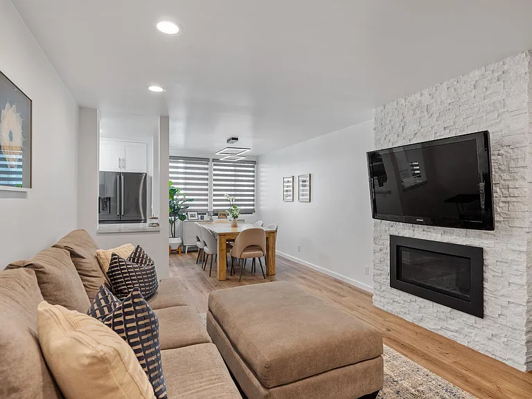 10209 Summertime Ln — Photo 2