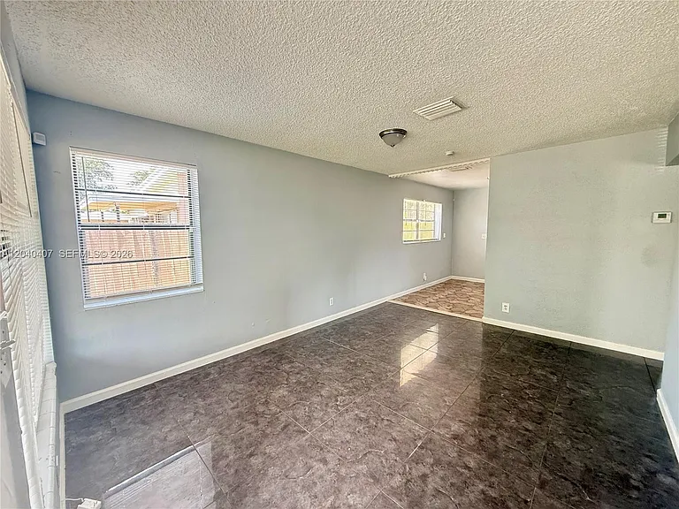 820 NW 4th Ave — Photo 6