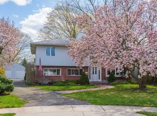 469 Woodbridge Ln, Jericho, NY 11753