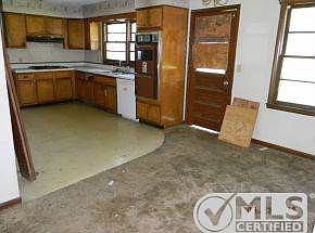 5th image of 2400 Lincoln Ave