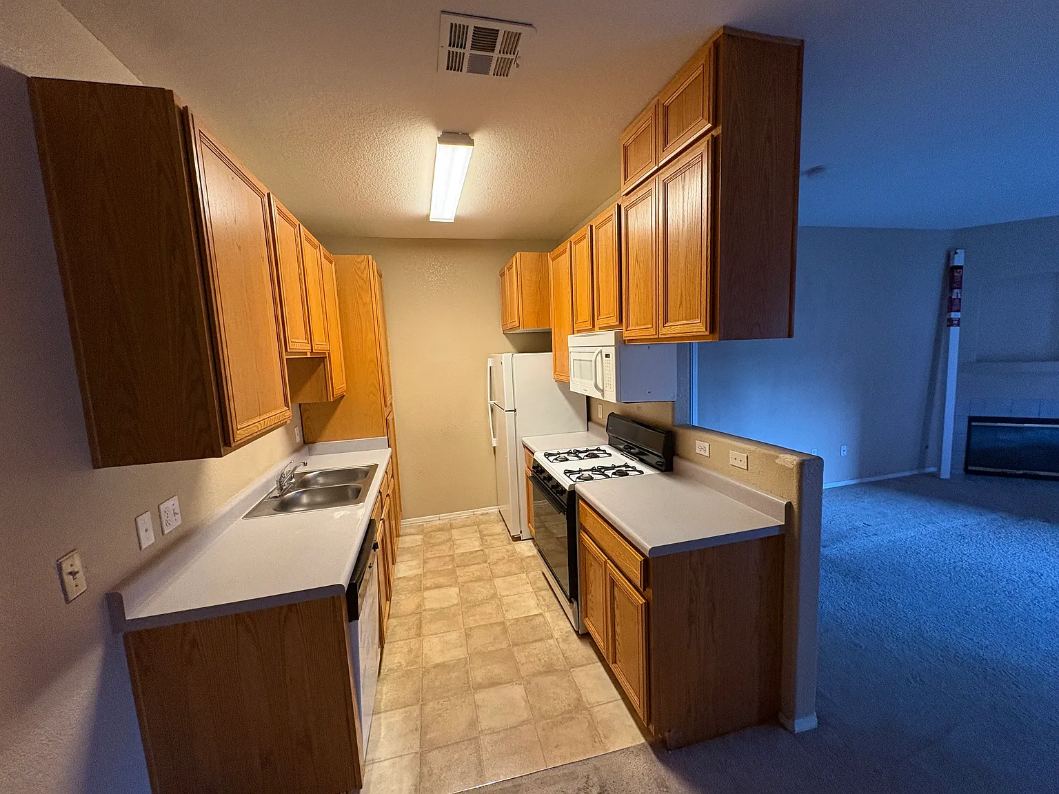 2 bed, 974 sqft, $1,165 — Photo 3