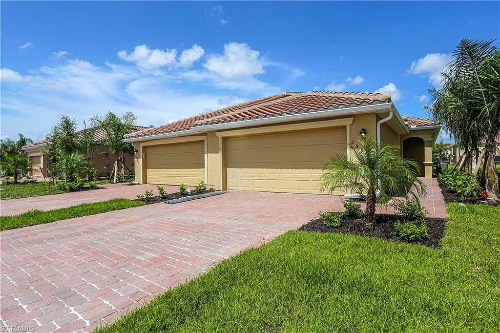 2 bed, 2.0 bath, 1564 sqft, $2,495 — Photo 2