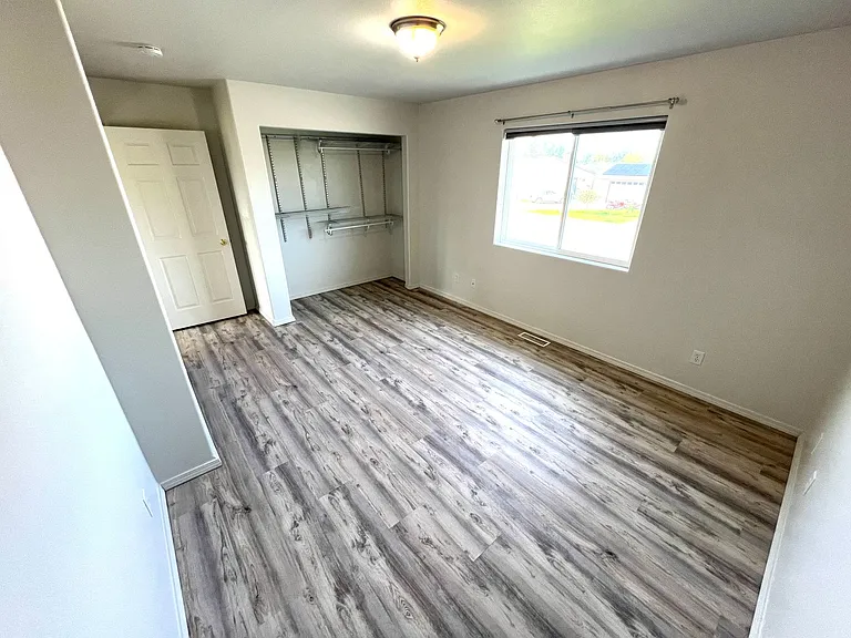803 E Groschell St — Photo 15