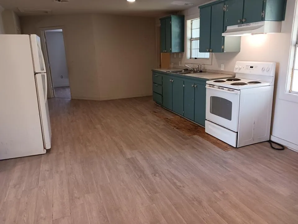 217 W Cedar St — Photo 4