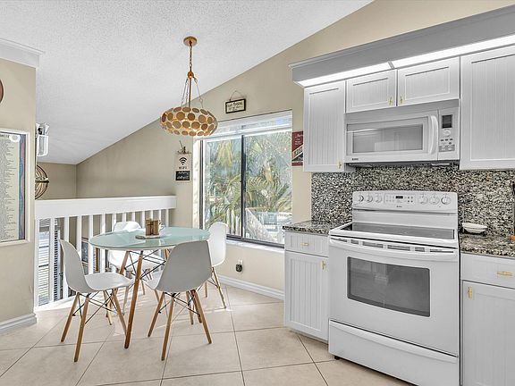 5th image of 10215 N Circle Lake Drive #201