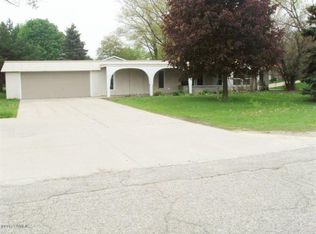 283 Settlers Rd, Holland, MI 49423