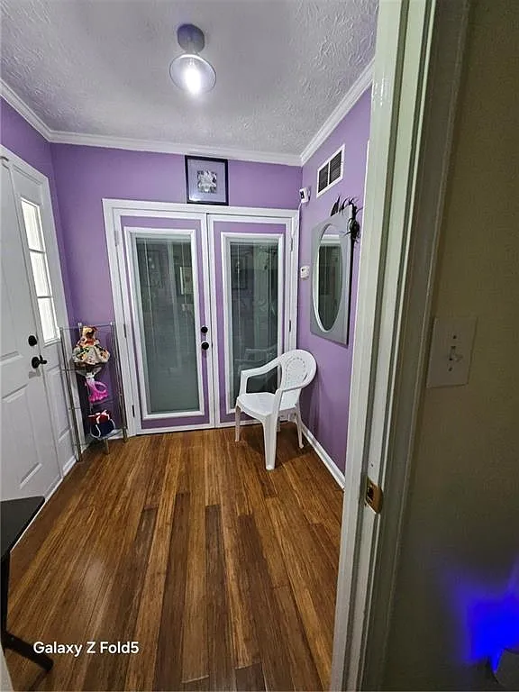 1 bed, 1.0 bath, 1931 sqft, $1,300 — Photo 2