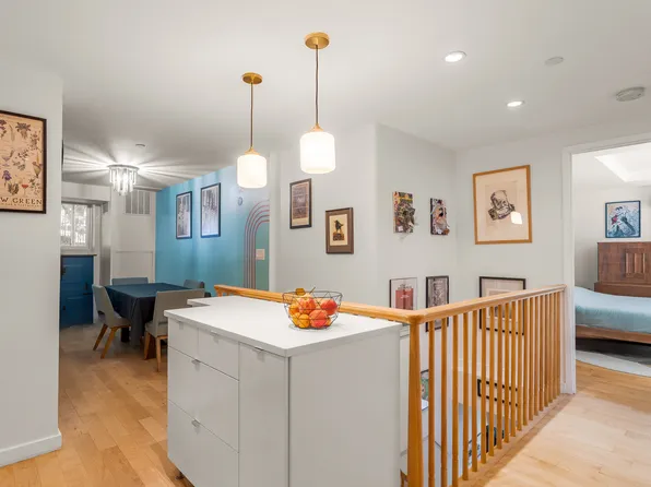 560 Carroll Street image 4 of 16