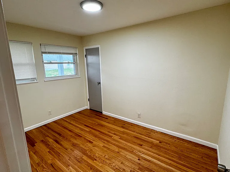 228 Dundee Cir — Photo 6