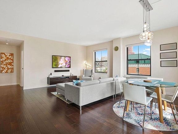 3rd image of 1 Greene St APT 609
