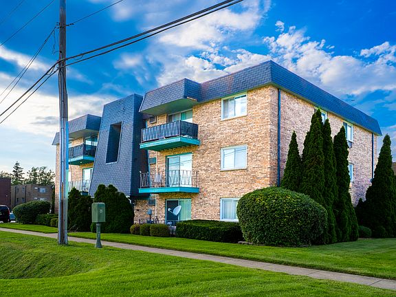 4th image of 5500 W 127th St APT 5