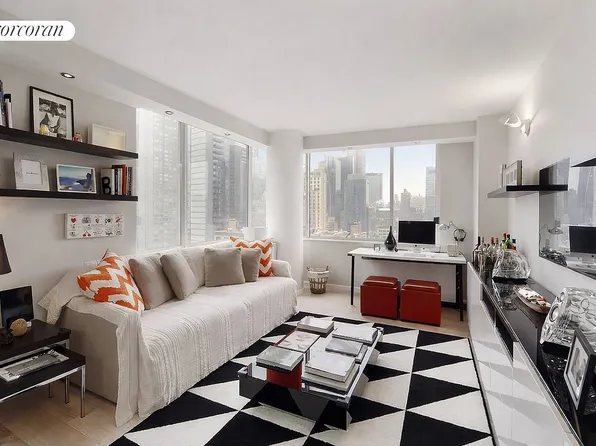 350 W 50th St APT 20B, New York, NY 10019