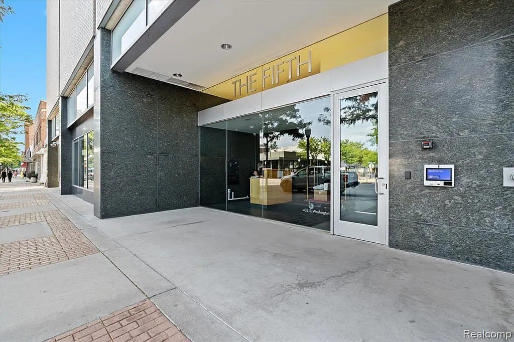 1 bed, 1.5 bath, 1004 sqft, $3,400 — Photo 3