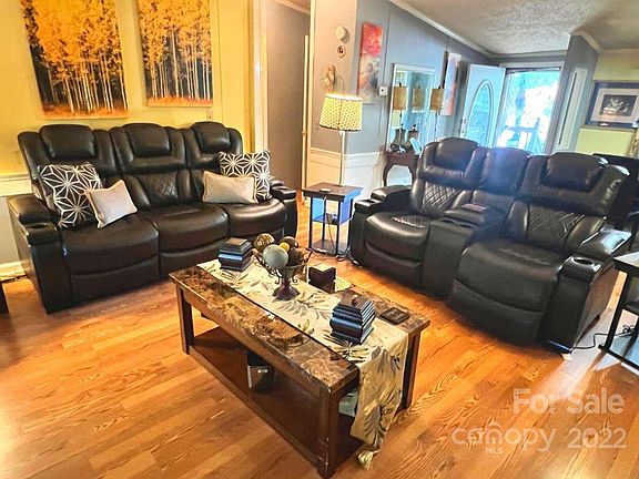 3rd image of 820 Teaberry Ln