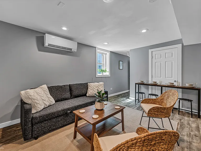 3638 W Cornelia Ave — Photo 5