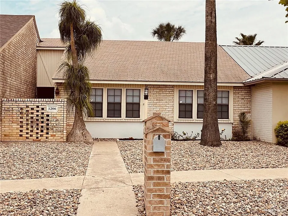 1206 Bluebird Ave