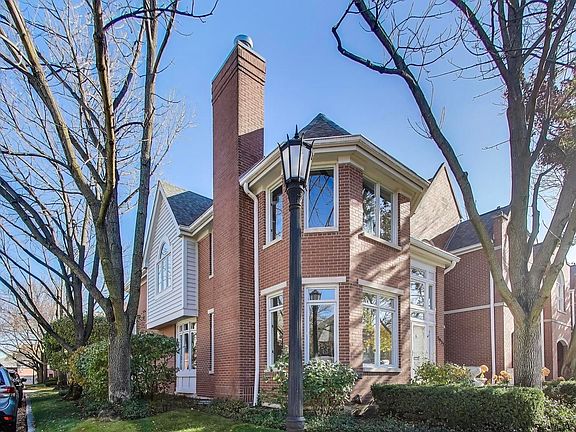 3rd image of 5937 N Sauganash Ln