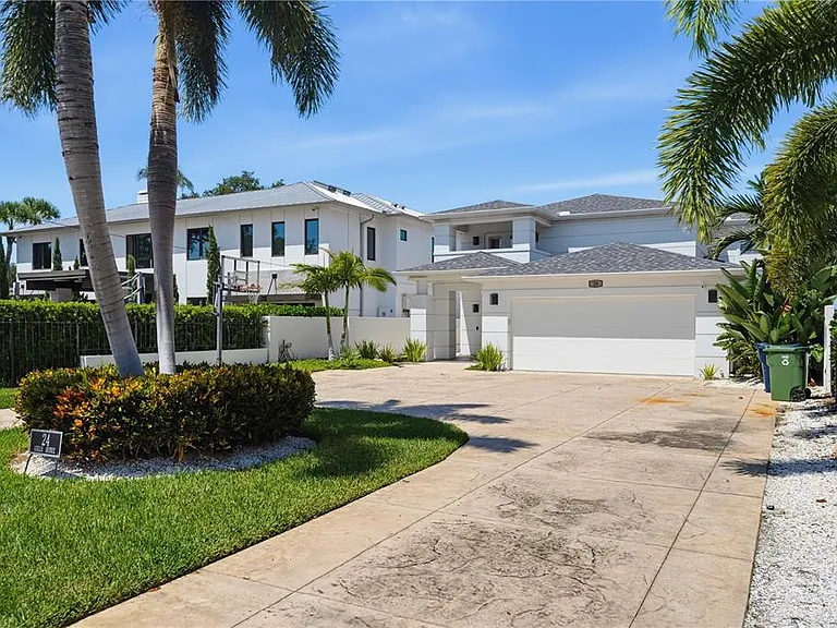 24 Adalia Ave — Photo 4