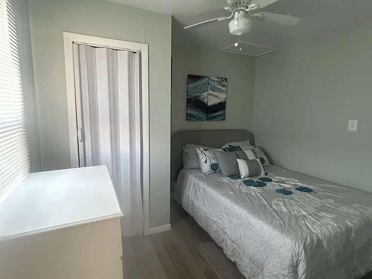 407 W San Ysidro Blvd W — Photo 9