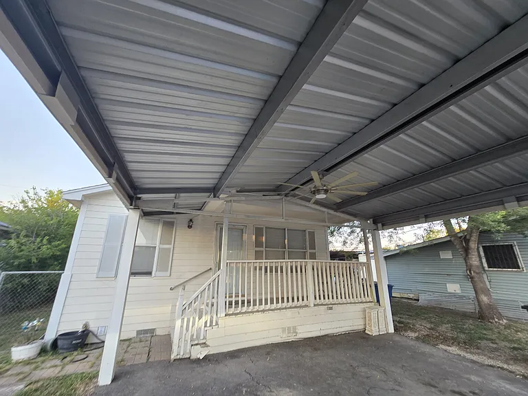 227 Esma St — Photo 3