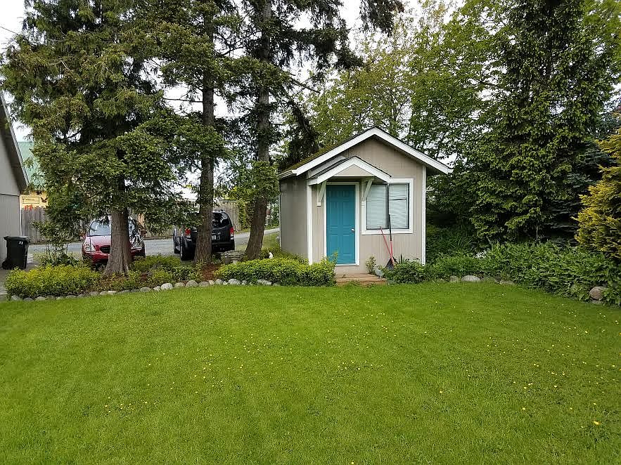 2nd image of 2435 Lincoln St