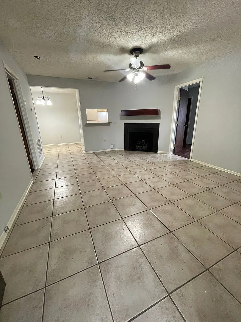 Ben Hammond Manor — Photo 1