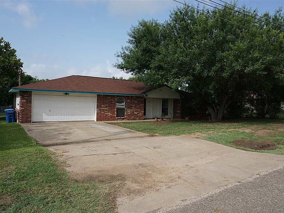 3rd image of 1106 Cedar Dr