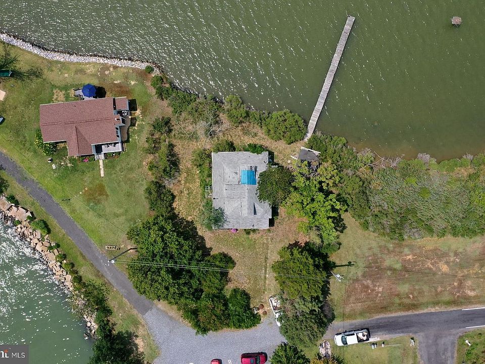 2nd image of 16102 Piney Point Rd