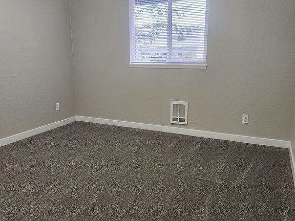 4th image of 12526 Meridian Ave S APT 4