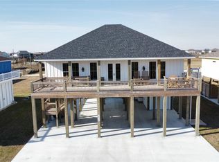 183 Ocean Shores Dr, Crystal Beach, TX 77650