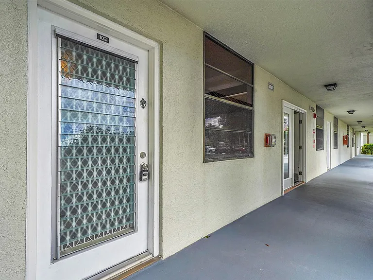 1713 Whitehall Dr #103 — Photo 4