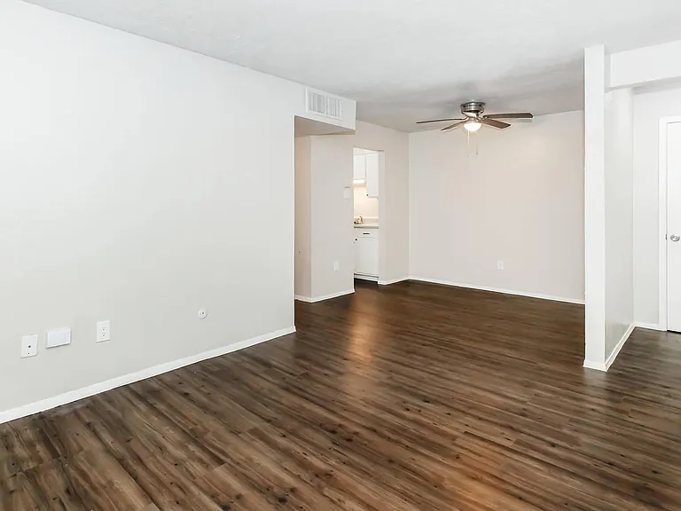 Scenic Pines Apartments — Photo 14