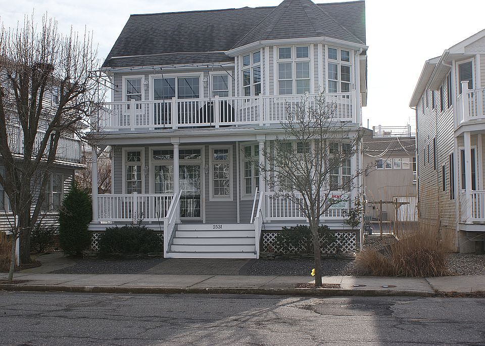 1st image of 2531 Central Ave