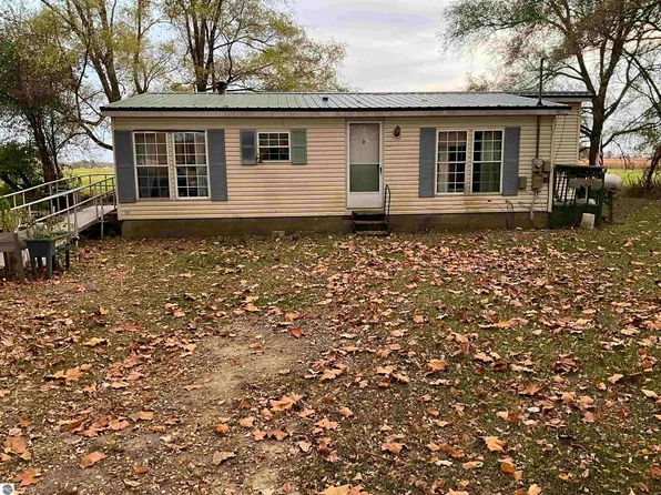 1175 W Fillmore Rd, Ithaca, MI 48847