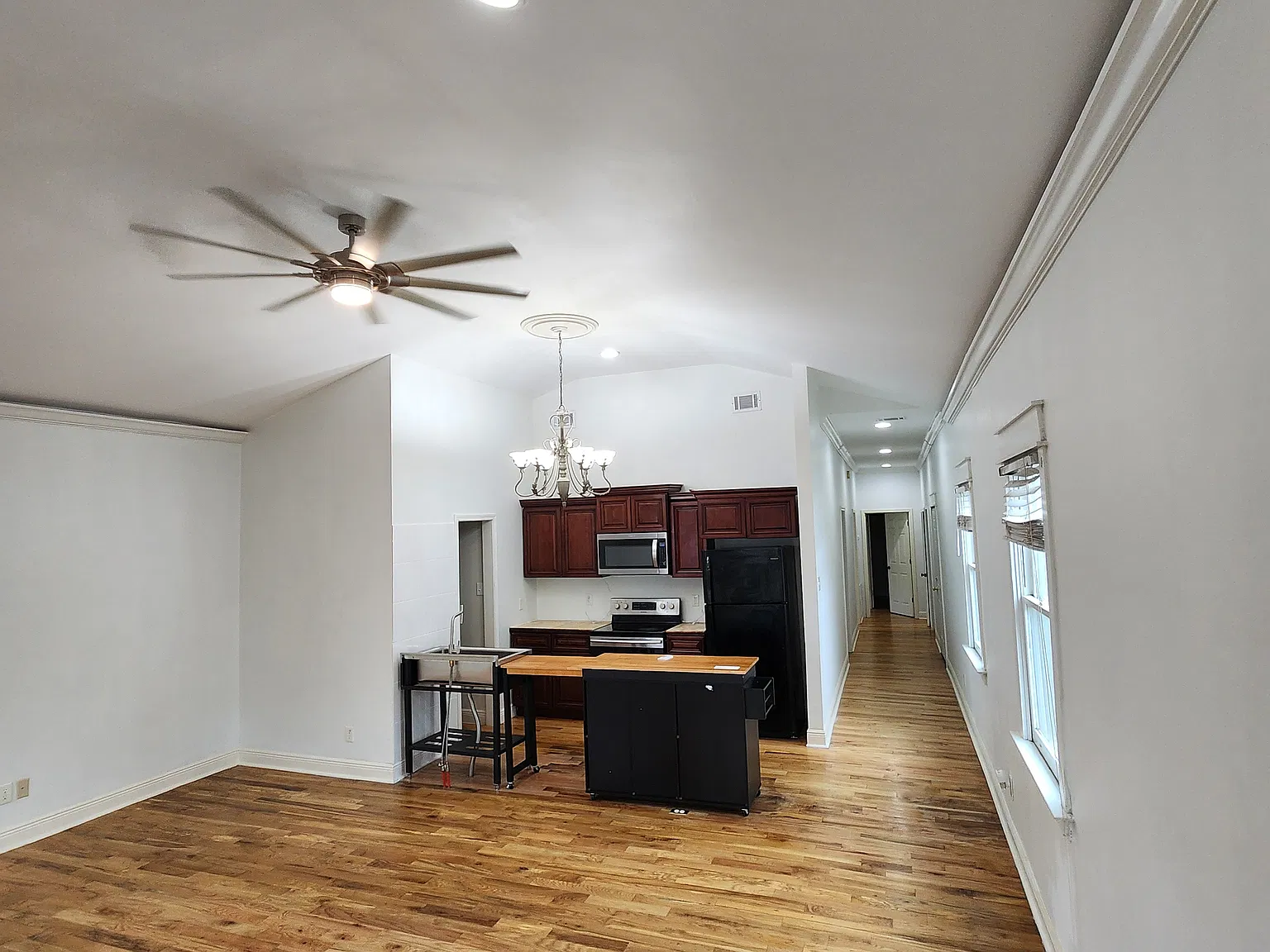 3 bed, 1432 sqft, $2,200 — Photo 2