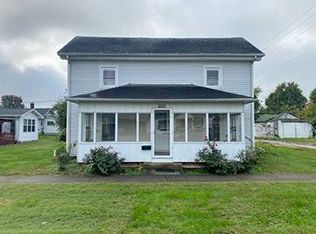 102 W Douglas St, Fairfield, IL 62837