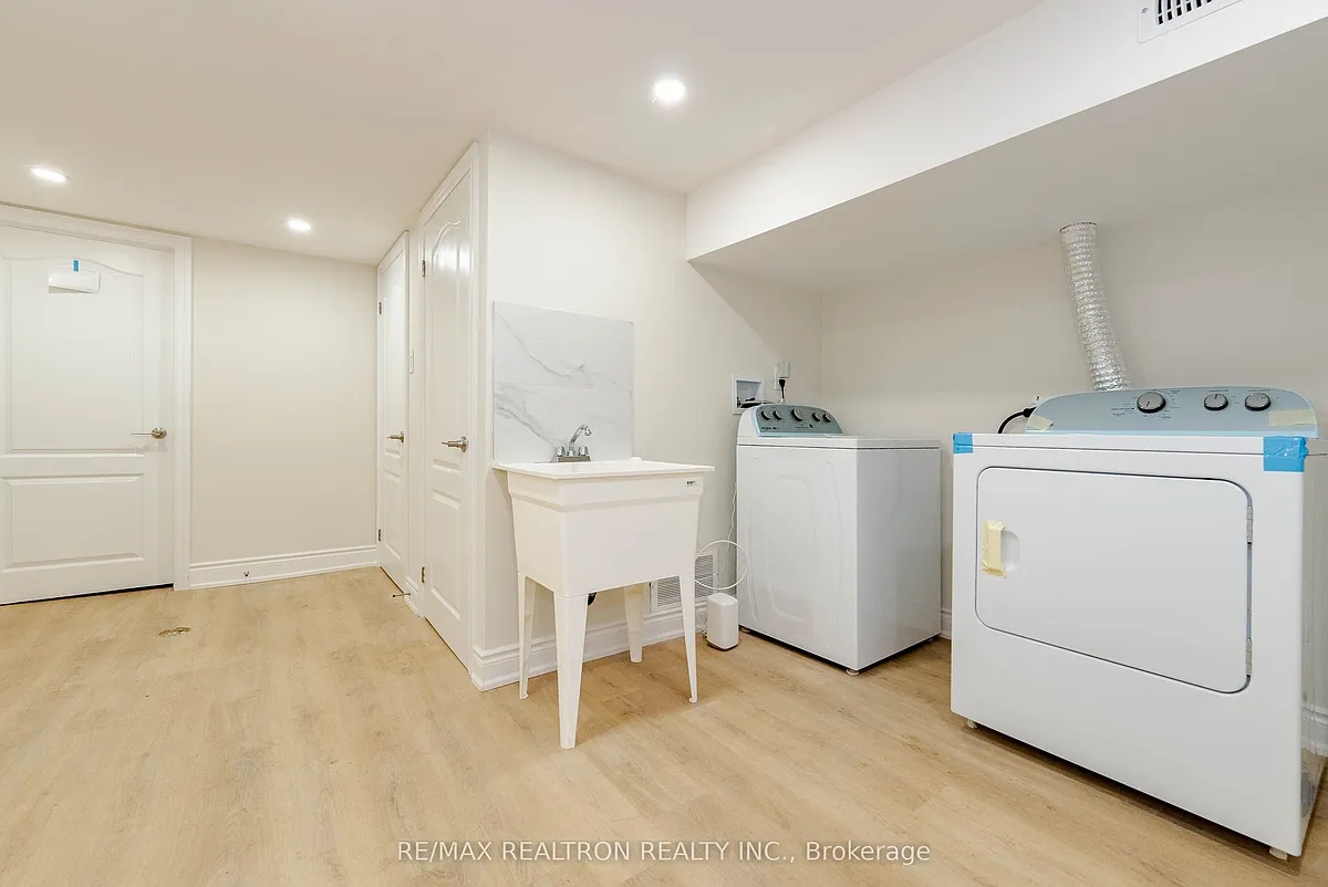 Building Photo - 257 Axminster Dr #BACHELOR